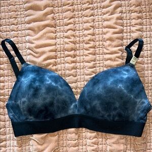 NWOT VS Pink Wireless Black Tie-Dye Bra
